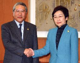 Seoul voices displeasure over Koizumi's Yasukuni visit